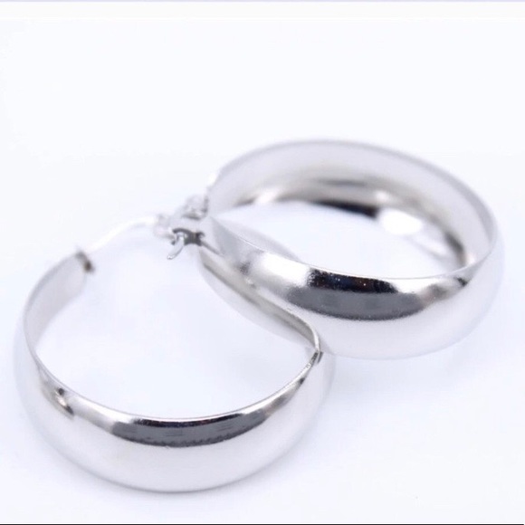 New 18K White Gold 2” Round Chunky Hoop Earrings - Picture 4 of 4